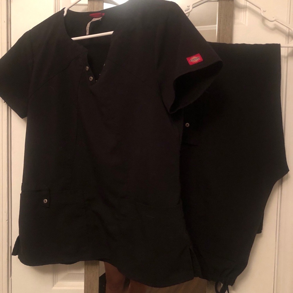 Black scrub set